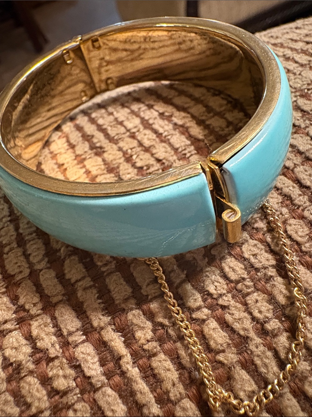 Vintage 1950s Gold Turquoise Colored Enamel Hinged Clamper Bangle Bracelet!!!
